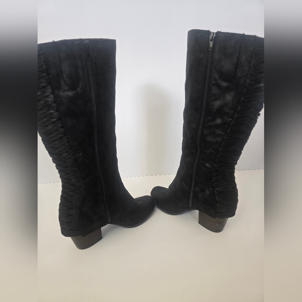Fergalicious Tinley Black Weaved Back